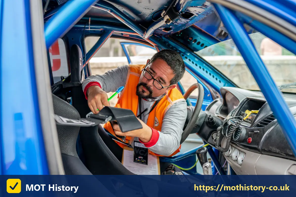 Inspector using a tablet to check the inside of a car - mot login